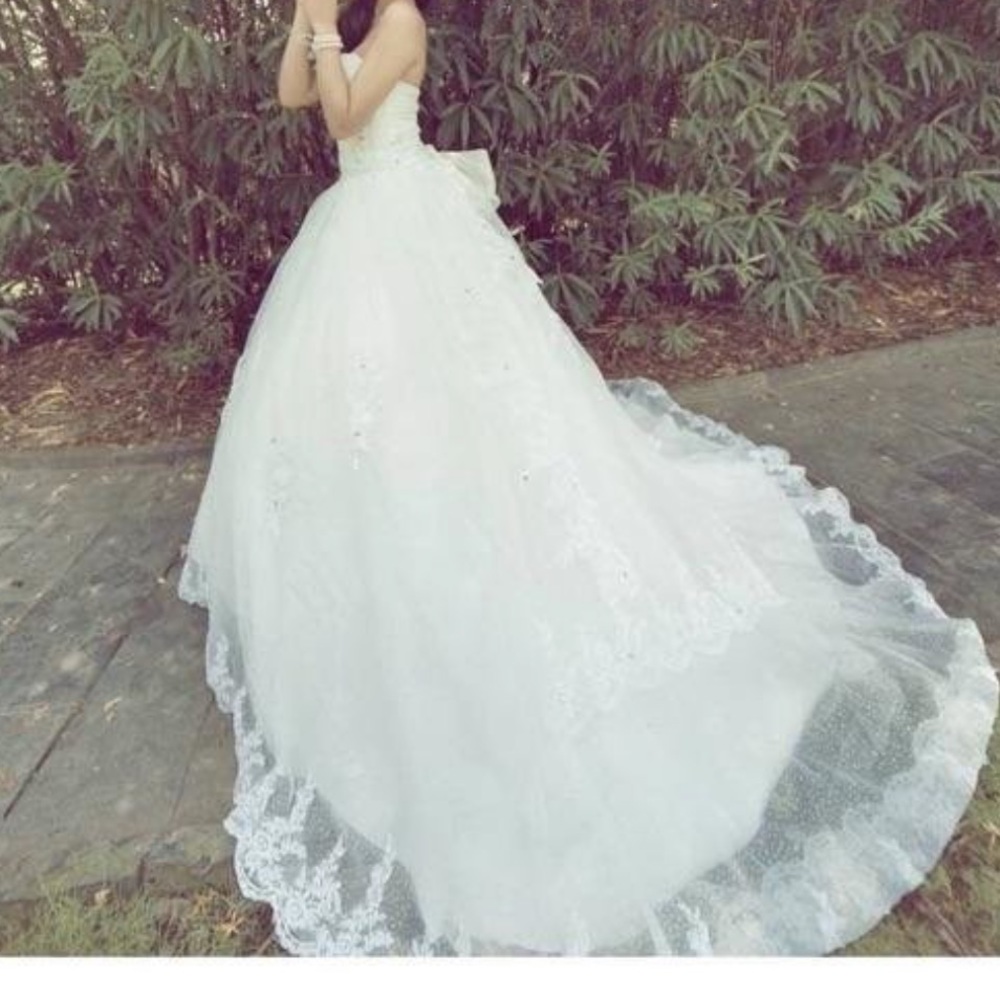 WEDDING DRESS - Picture 2 of 8